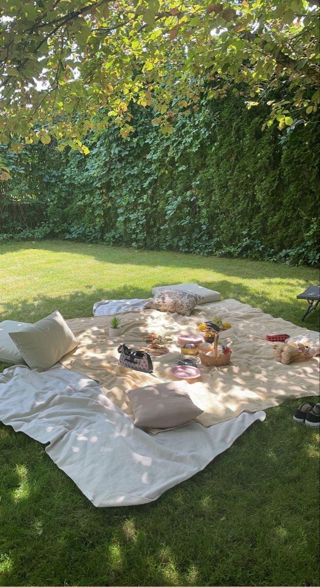 Summer brunch picnic & coaching circle with Elyssa!