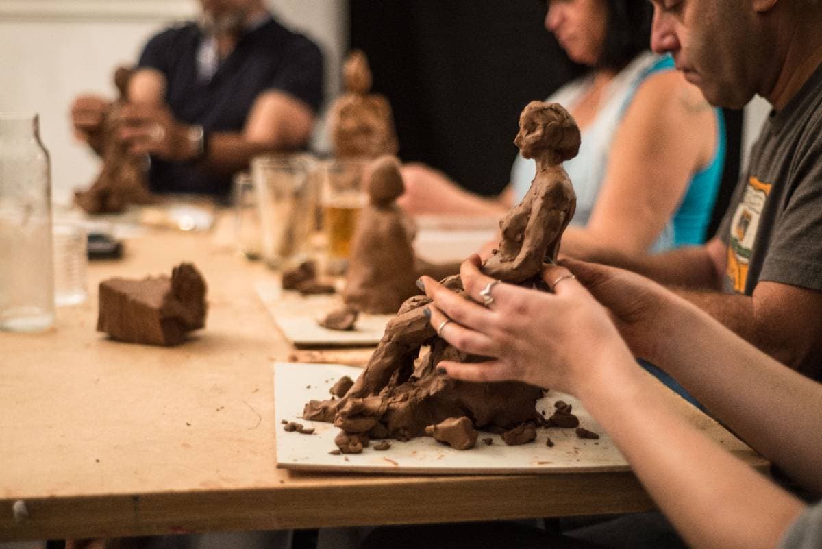 Wine & Clay: Lisbon Night Sculpting Experience