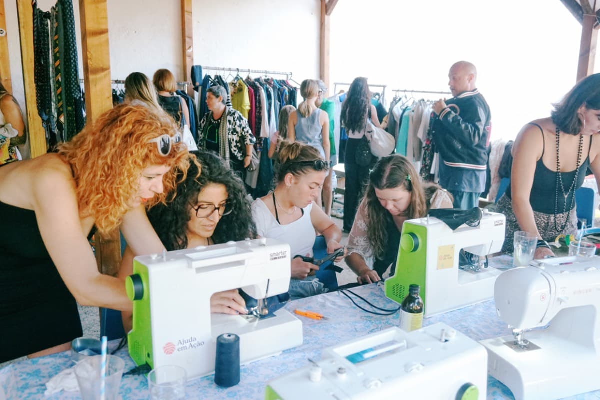 WHAT A WASTE! ♻️
Clothing Swap Market & Upcycling Workshops